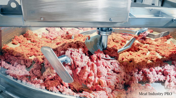 Немецкое оборудование Eberhardt увеличивает выход продукта Немецкое оборудование Eberhardt увеличивает выход продукта — иллюстрация в живописной технике с эффектом масляных мазков: рабочая камера промышленной фаршемешалки или вакуумного смесителя, заполненная рубленым мясом; над массой возвышаются полированные стальные валы с лопастями-захватами и центральный приводной узел с блестящими цилиндрическими деталями и крепёжными болтами; фарш передан крупными мазками алого, розового, малинового, кремово-бежевого и коричнево-охристого цвета, со следами перемешивания и волокнами жира; сверху и по краям кадра стальные борта машины с заклёпками и сварными швами, холодные серо-голубые блики; справа внизу надпись Meat Industry PRO