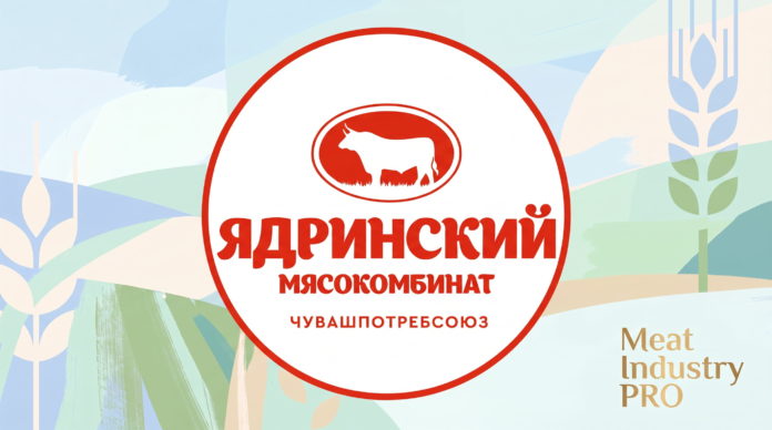 Ядринский мясокомбинат награжден медалями «Золотой осени-2026» — логотип бренда в круглом медальоне на фоне летнего поля: внутри круга с красной каймой живописные мазки насыщенного бордового, алого, золотого, синего и бирюзового цвета поверх белых и кремовых мазков; в центре овальный знак с белым силуэтом коровы и телёнка на тёмно-бордовом фоне; под знаком крупная надпись «ЯДРИНСКИЙ» тёмно-бордовым объёмным шрифтом с золотой обводкой, ниже «МЯСОКОМБИНАТ», ещё ниже на белой плашке «ЧУВАШПОТРЕБСОЮЗ»; фон составлен из пастельных плоскостей голубого, бирюзового, мятного и кремового цвета с мягкими мазками и стилизованными колосьями пшеницы по краям; справа внизу золотая надпись Meat Industry PRO